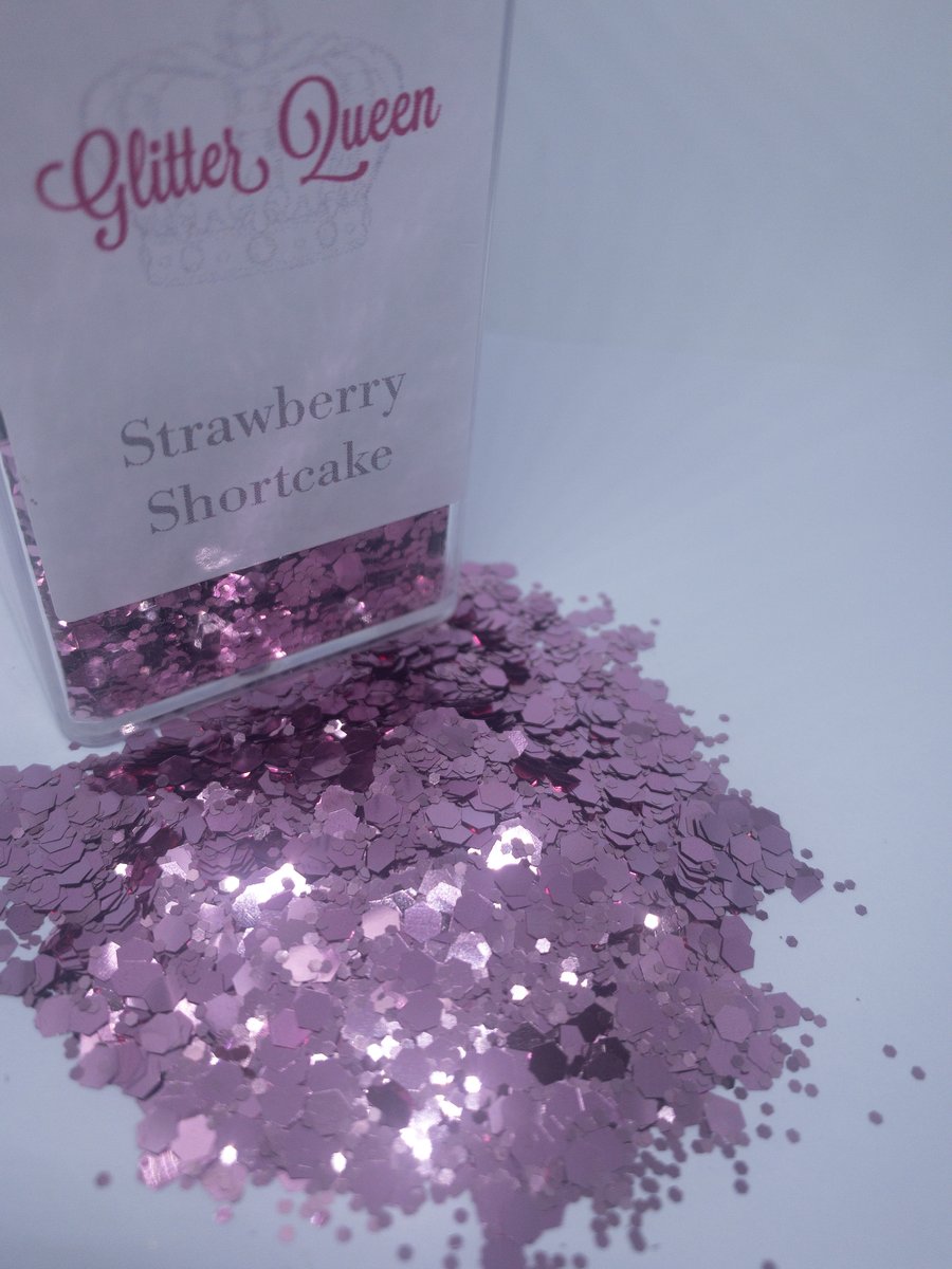 Glitter Queen - Strawberry Shortcake